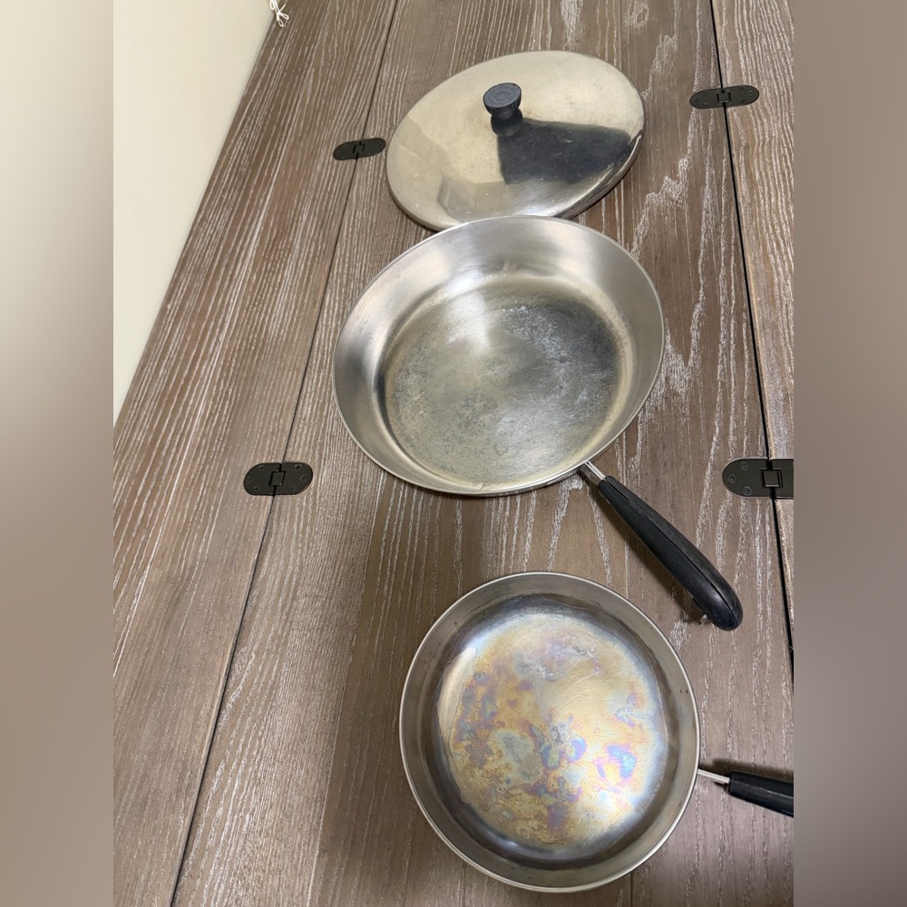Genuine Revereware 12 inch chicken frying pan. Includes 8 inch revereware pan.